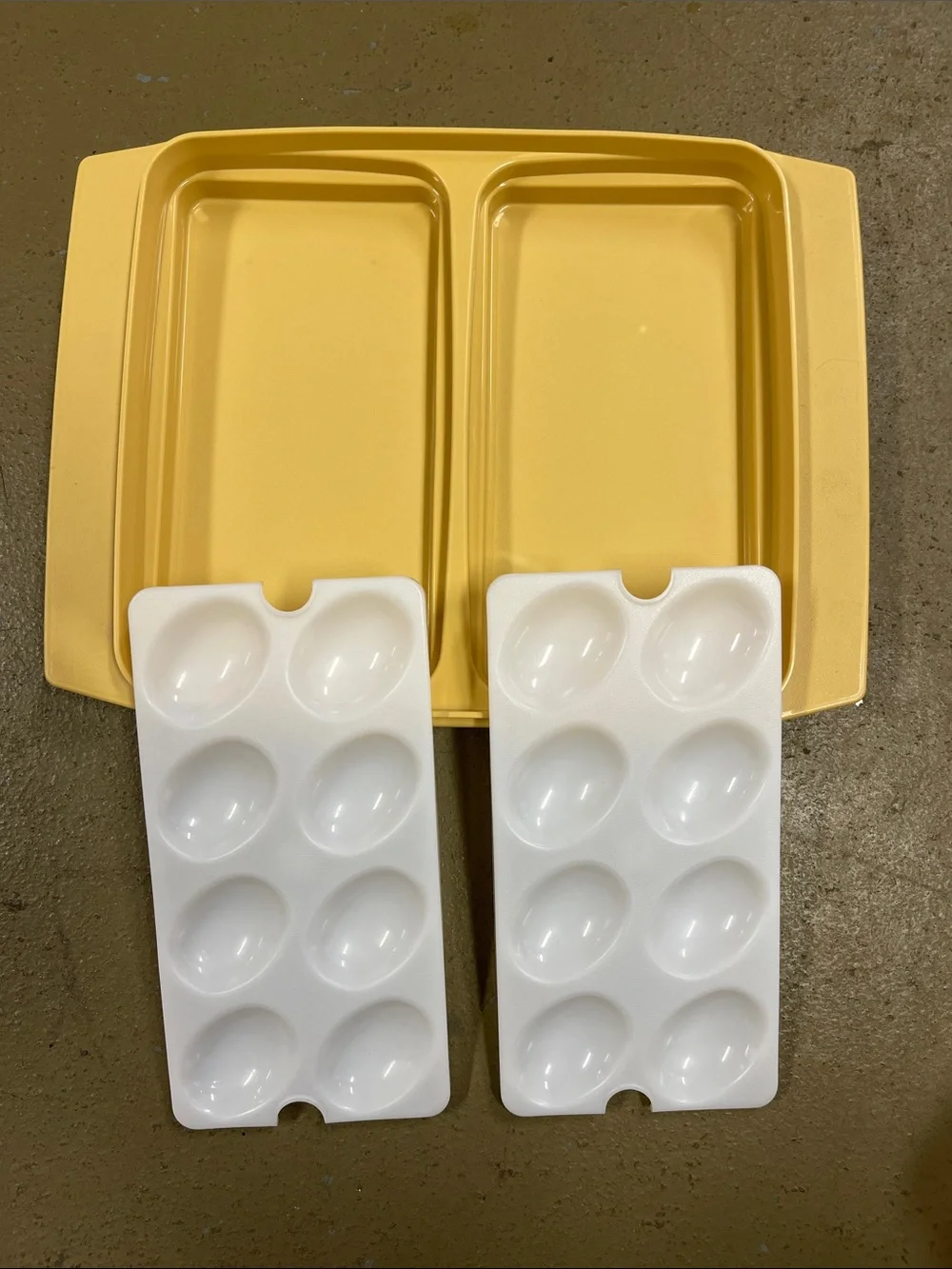 Vintage Tupperware Harvest Gold Deviled Egg Holder Carrier